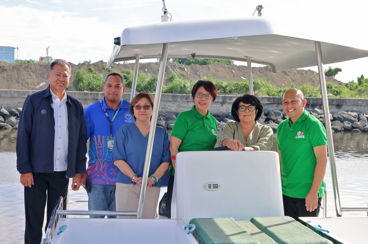 From left: Department of Environment and Natural Resources (DENR) Undersecretary Jonas Leones, DENR National Capital Region (NCR) Regional Executive Director Michael Drake Matias, DENR Assistant Secretary and Environmental Management Bureau Director Jacqueline Caancan, SM Supermalls Vice President Engr. Liza Silerio, DENR Secretary Maria Antonia Yulo-Loyzaga, and SM Prime Estate Management and Development Senior Assistant Vice President Orliber Paule at the catamaran handover ceremony.