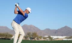 Clark opens with 1-shot lead