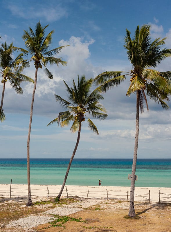 Australian national arrested for bringing minors on island-hopping trip
