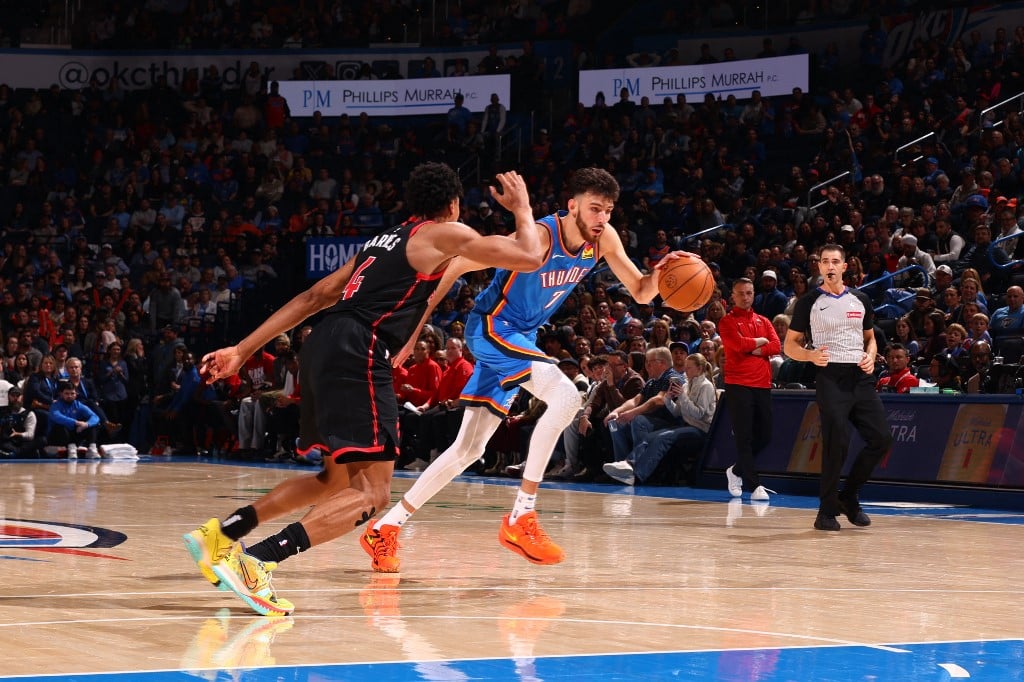 NBA-leading Cavaliers, Thunder roll on with victories
