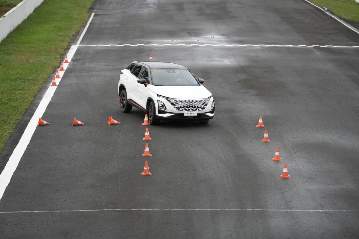 The OMODA C5 maneuvers through the brake and evade test.