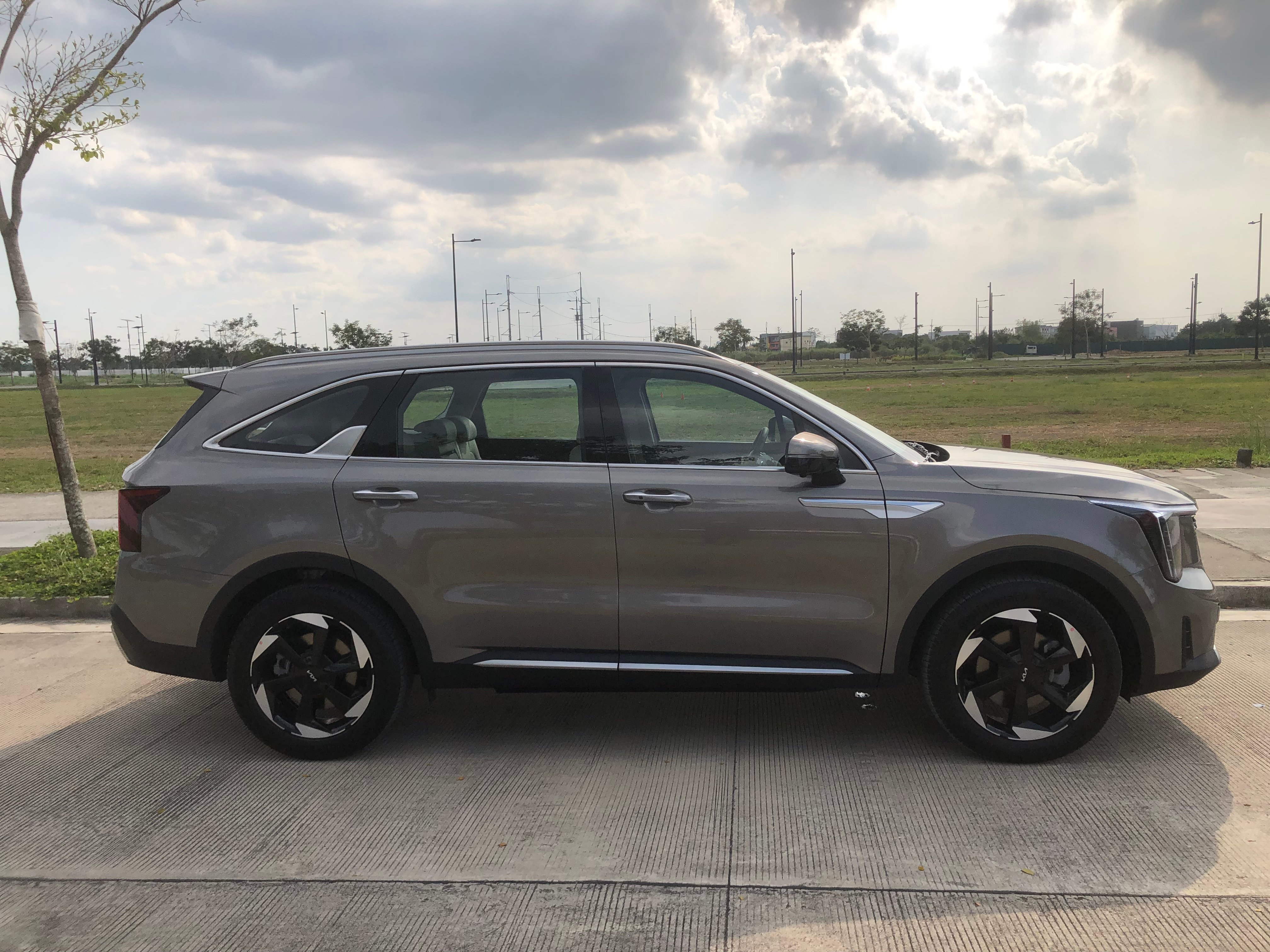 Behind the wheel of the Kia Sorento Turbo Hybrid
