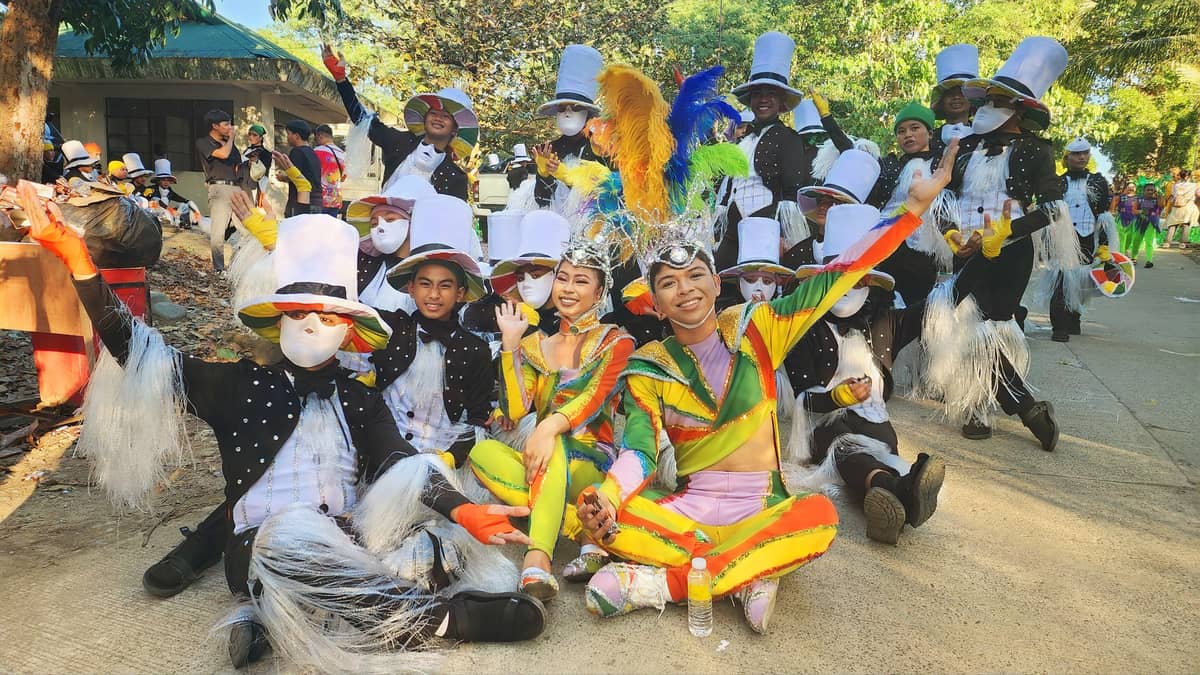 The group from Roxas ready for the street dancing competition.