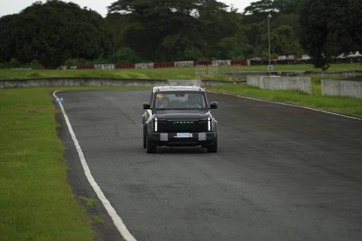 THE JAECOO EJ6 powers through the lapping session.
