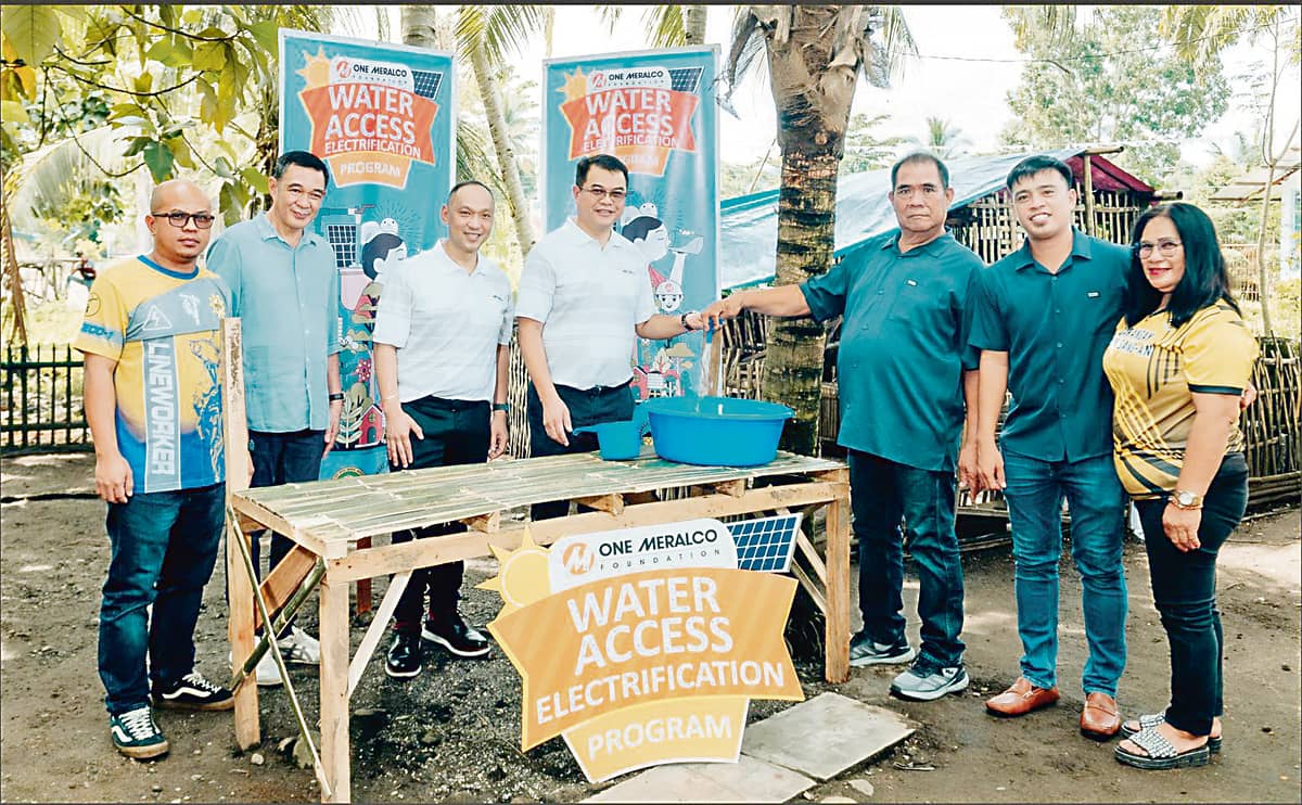 Partnering for improved water access services The Water Access Electrification project is made possible by the partnership made by Meralco led by its chief operating officer Engr. Ronnie Aperocho (fourth from left), One Meralco Foundation led by its president Jeffrey O. Tarayao (third from left), the municipal government of Sto. Nino led by Mayor Sulpicio Villalobos (second from left), Barangay Guinsang-an led by Captain Efren Penaflorida (third from right), and South Cotabato Electric Cooperative (SOCOTECO) as represented by Power Metering Supervisor Engineer Jeffrey Velasco.