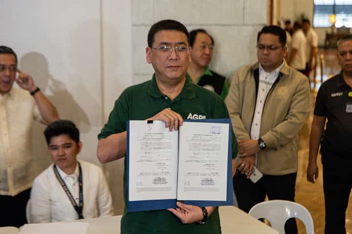 AGRI Partylist Rep. Wilbert Lee withdraws from the Senate race on Monday, filing his statement at Palacio del Gobernador in Manila.