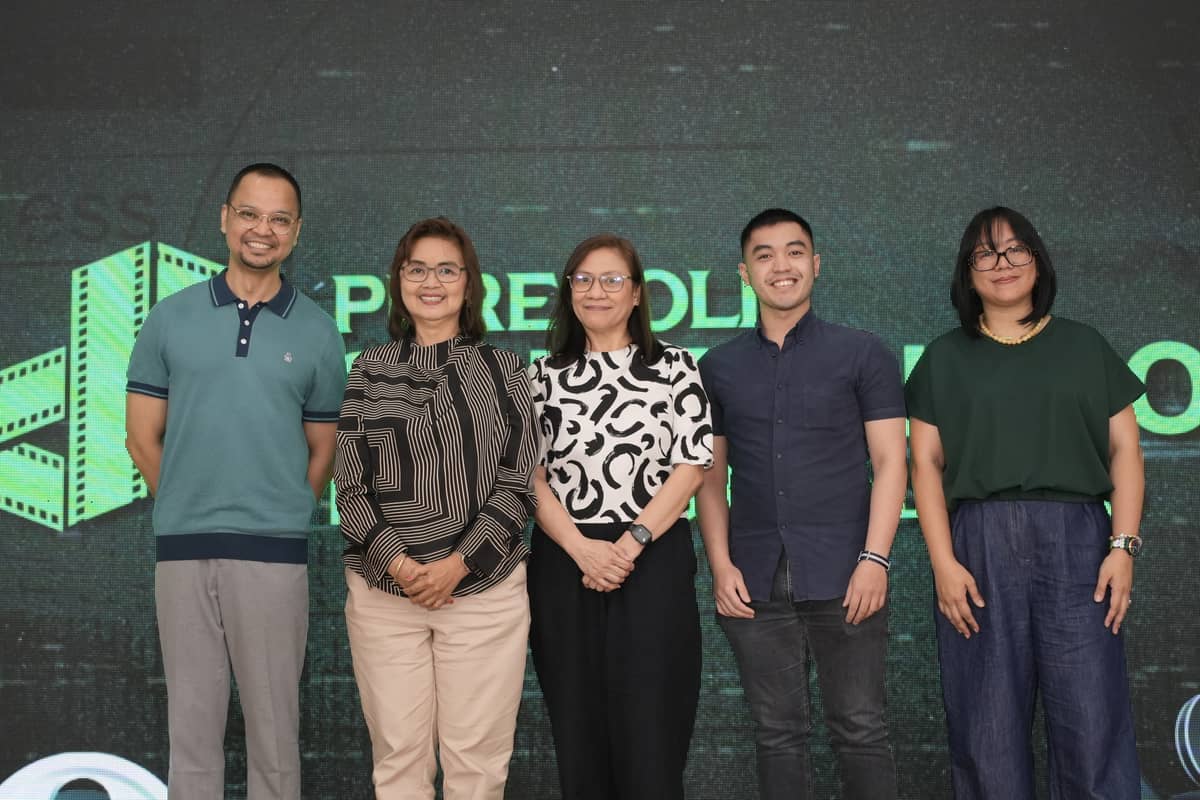Festival director Christopher Cahilig (extreme left) and Puregold senior marketing manager Ivy Hayagan-Piedad (extreme right) together with representatives from Gateway Cineplex 18, the venue for the upcoming Puregold CinePanalo.