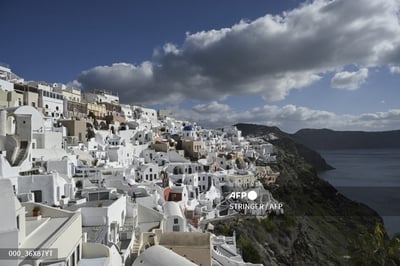 Strongest yet quake hits Greece’s Santorini island