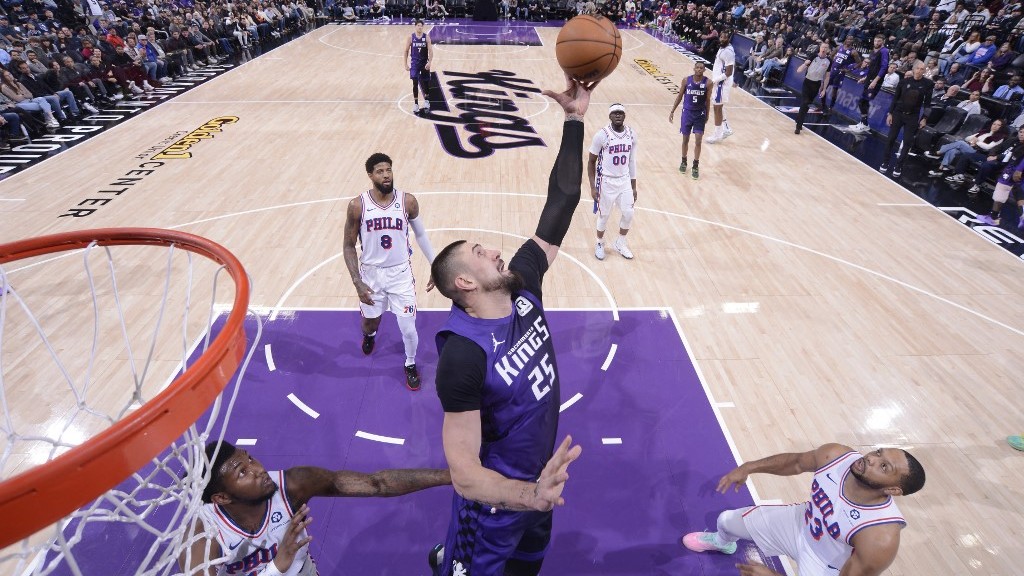 NBA Lakers sign Ukraine 7-footer Len to join Doncic, LeBron
