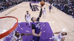 NBA Lakers sign Ukraine 7-footer Len to join Doncic, LeBron