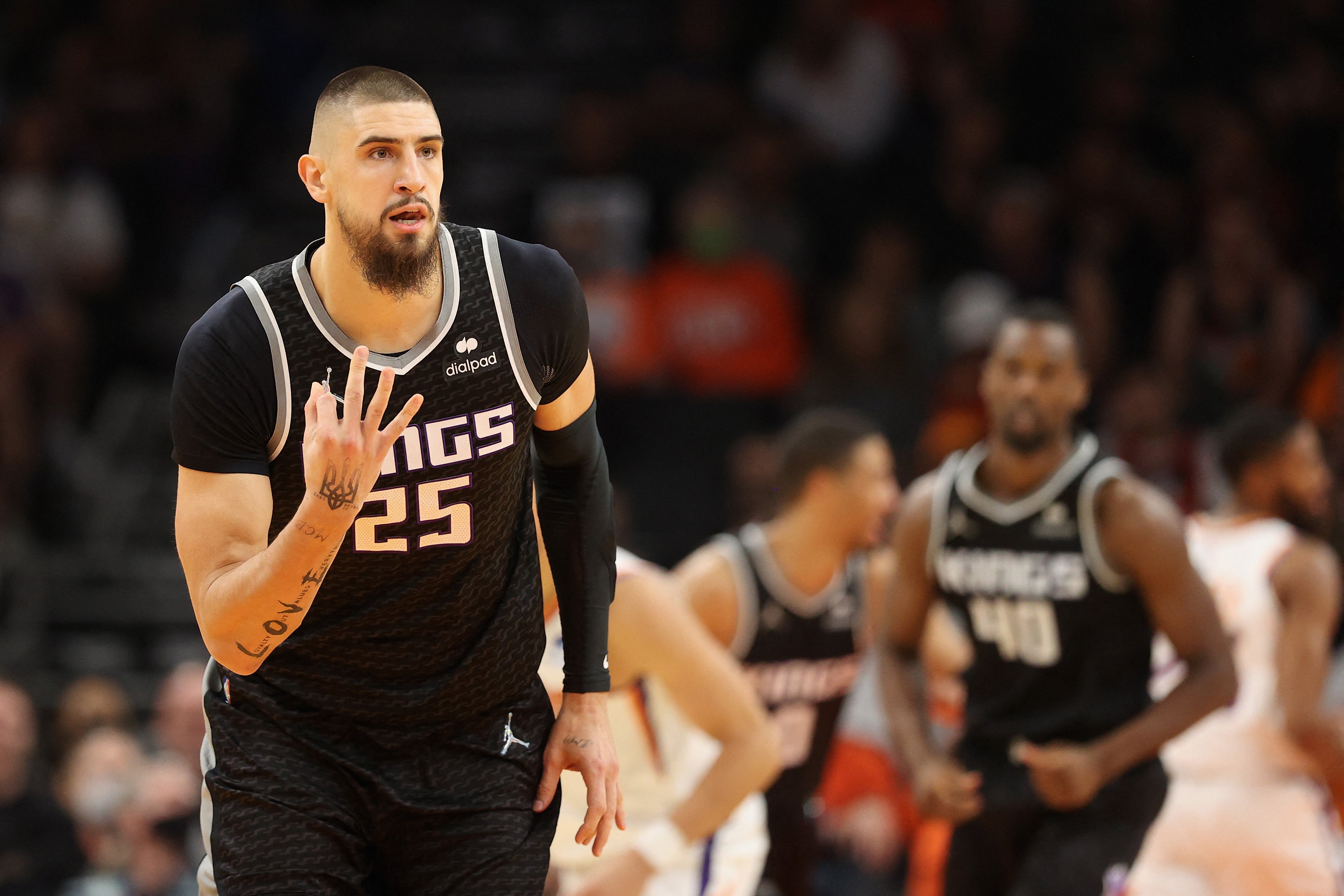 Len joins Doncic, James in Los Angeles