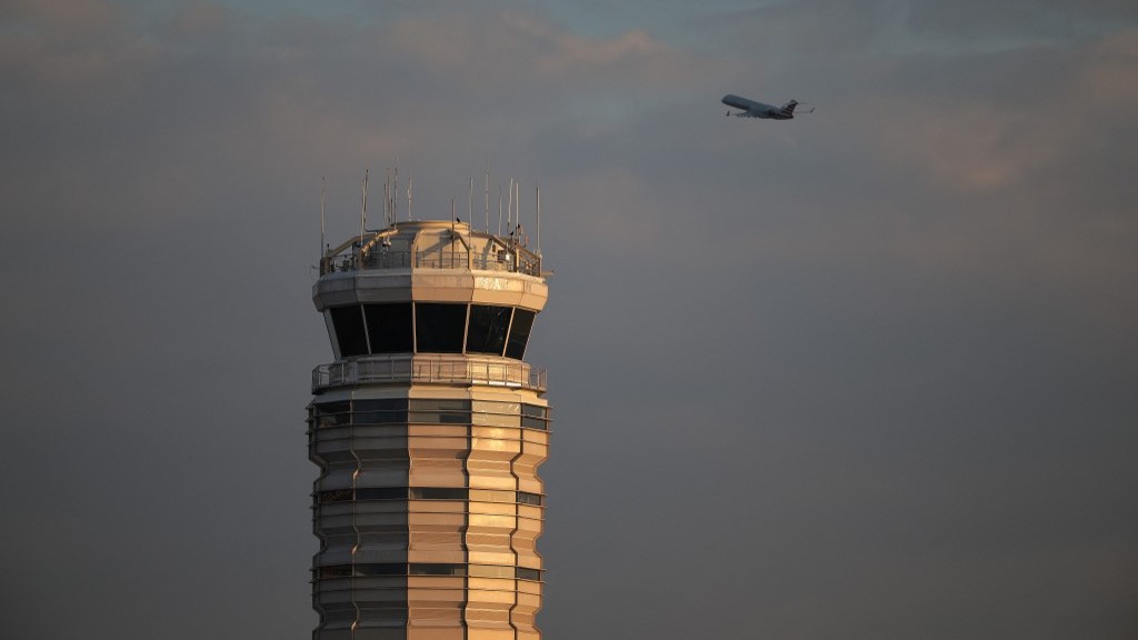 Washington air safety probe reveals instrument, communication issues