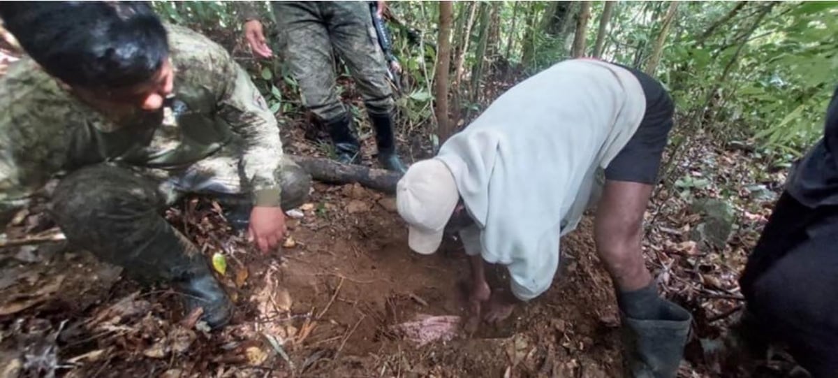 Army finds rebels’ weapons cache