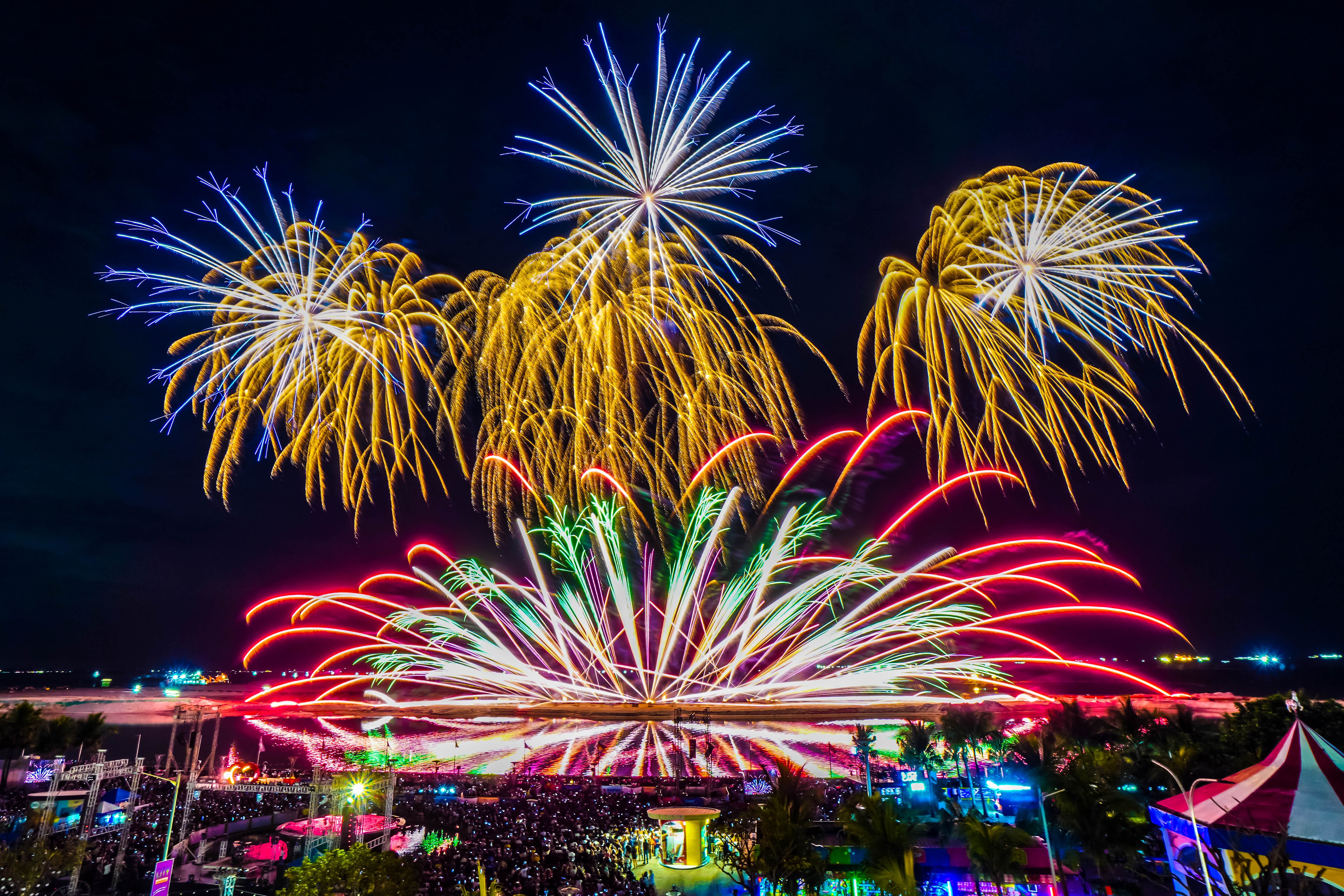 A Valentine’s weekend of fireworks and music at SM Mall of Asia