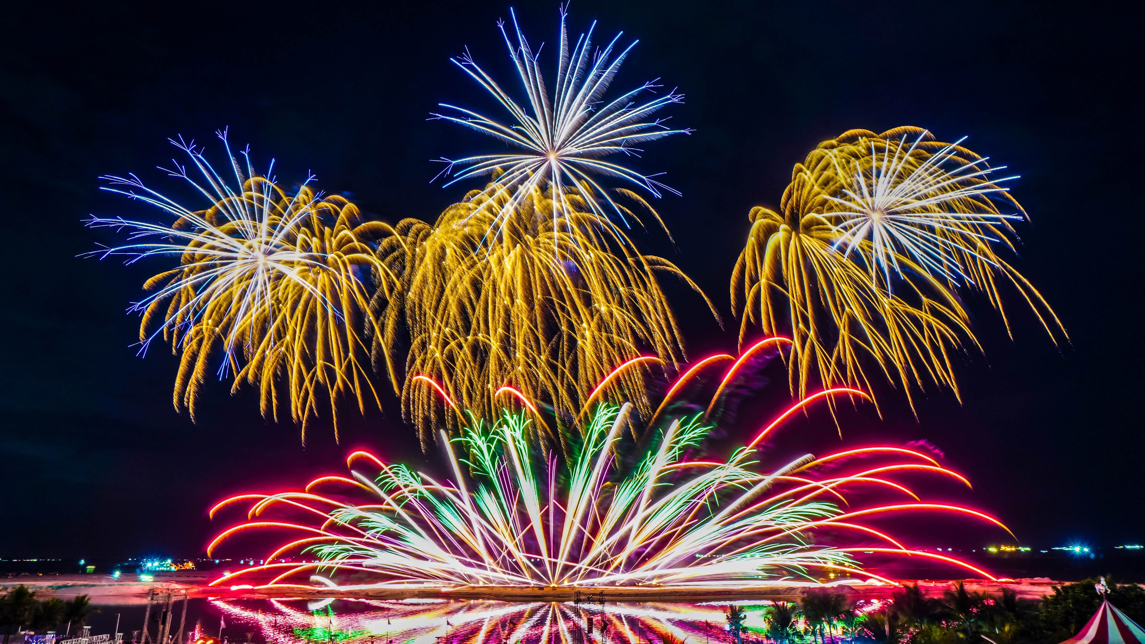 Fireworks illuminate SM Mall of Asia for Valentine’s weekend
