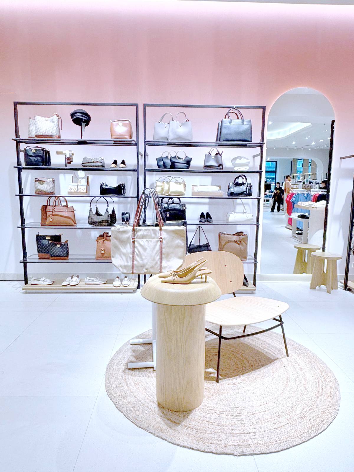 Bags and shoes to complete different looks.