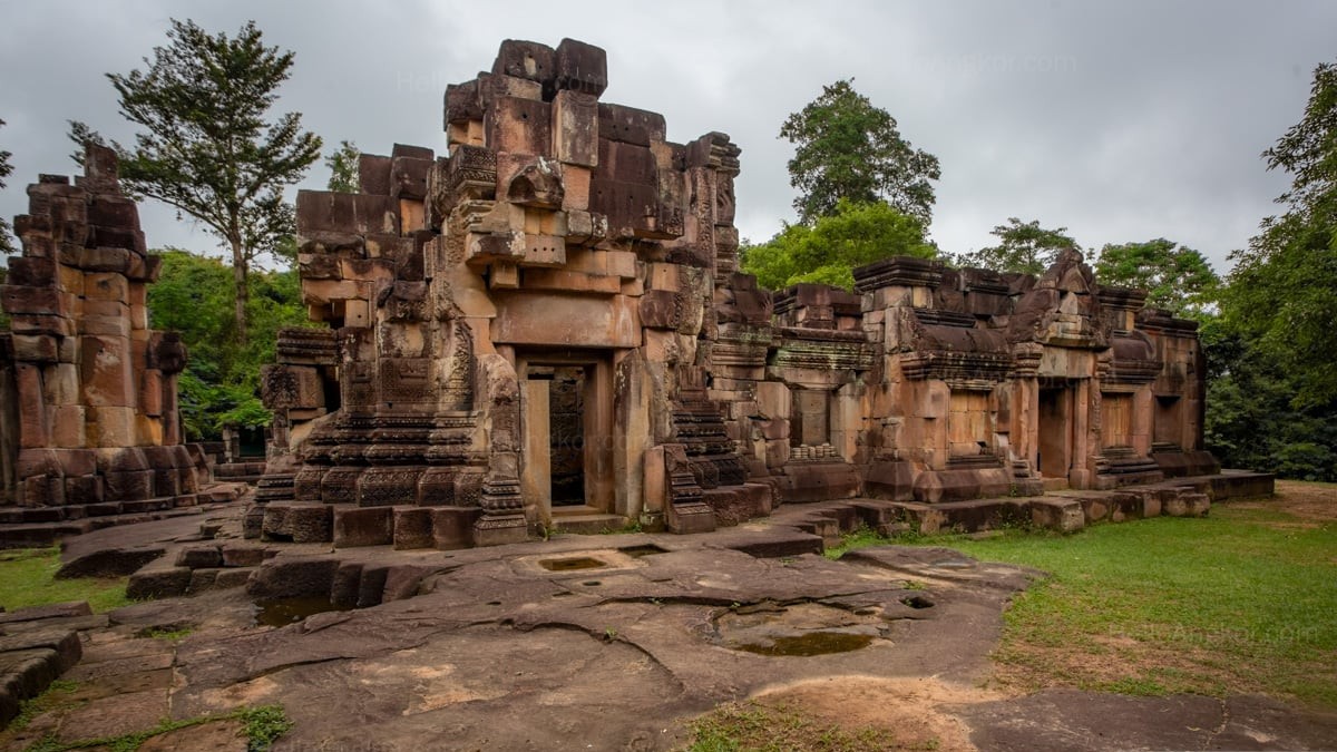 

Thailand protests after Cambodian women sing at disputed border temple