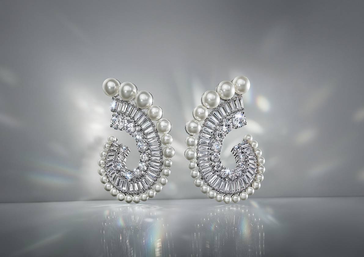 Drop earrings.