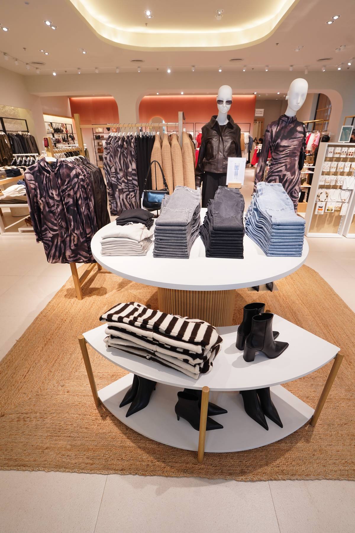 Mango basics combined with seasonal styles imnspire shoppers with style possibilities.