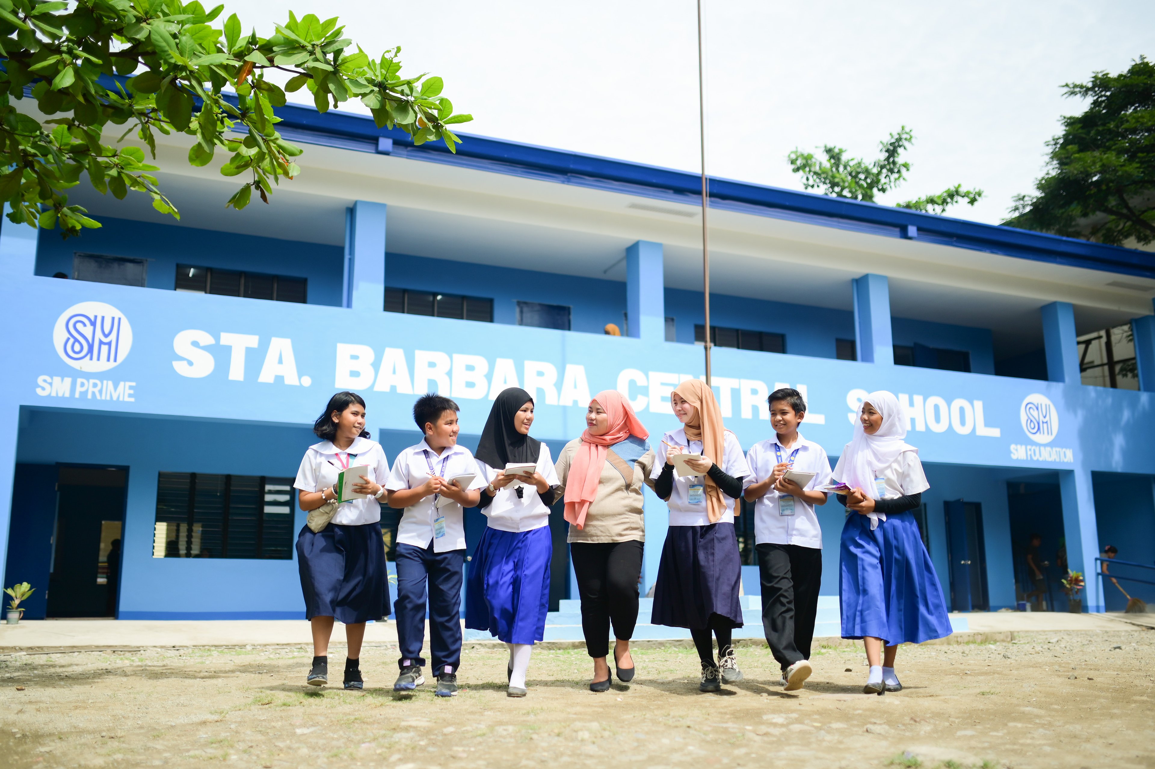 Through the collaboration between SM Foundation and SM Prime, Sta. Barbara Central School in Zamboanga City has opened a new school building, replacing the one destroyed during the 2013 siege.