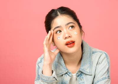 Niana Guerrero’s zit-busting style move