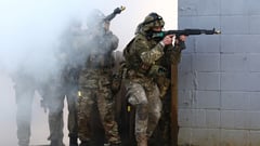 Blinded Ukrainian soldiers adapt to life after war