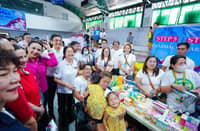 First Lady Liza Araneta-Marcos joins Navotas residents and officials in a ‘Lab for All’ caravan to provide healthcare and social assistance