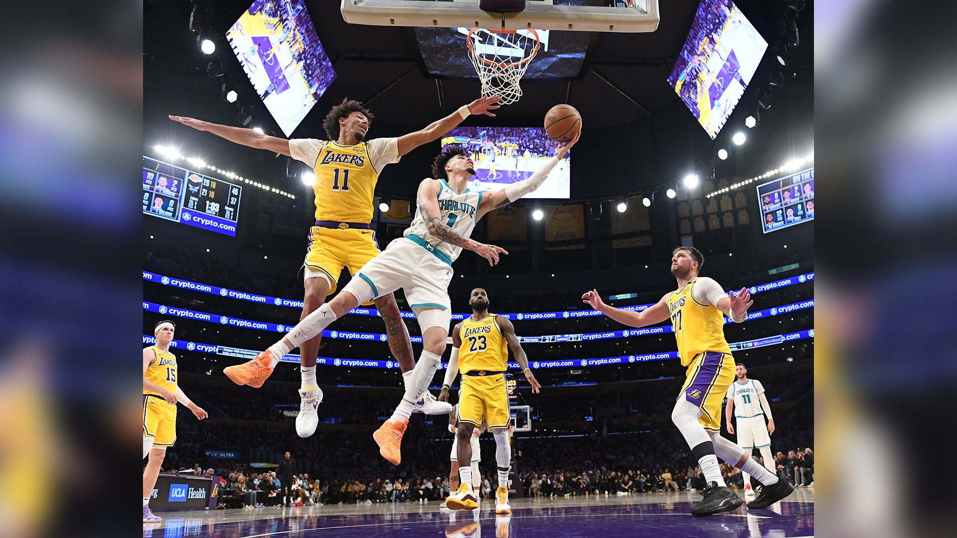 Ball, Hornets sting powerhouse Lakers