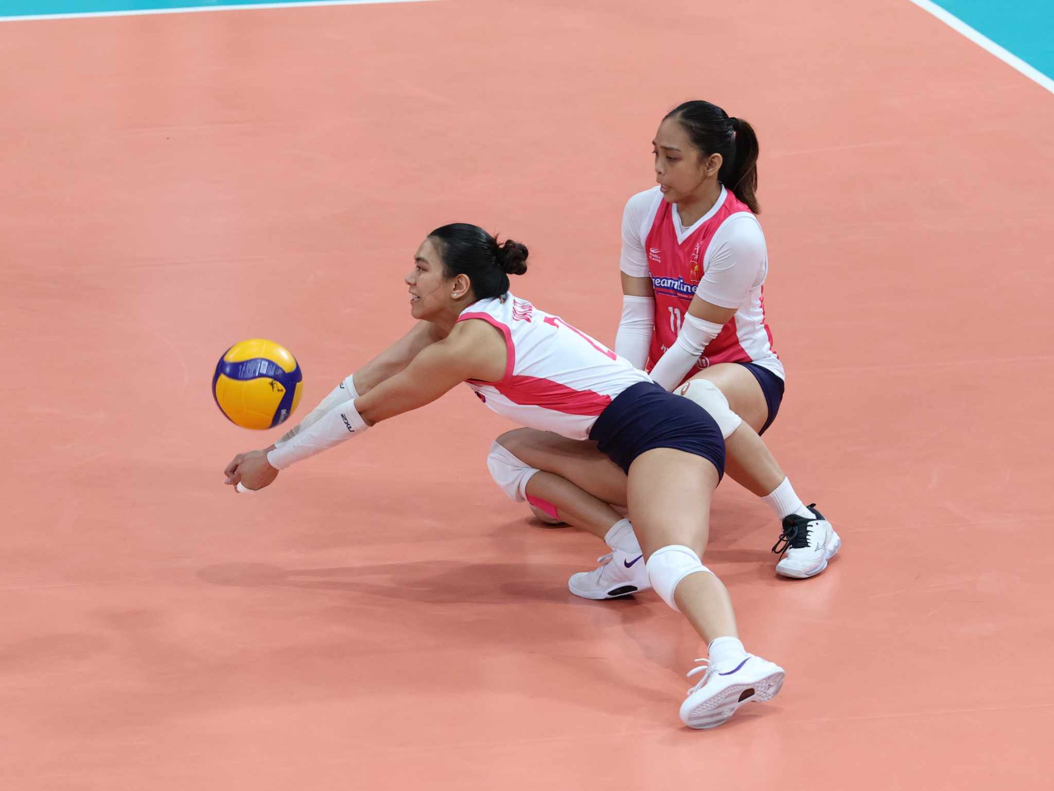 Creamline demolishes Galeries Tower, claims top spot