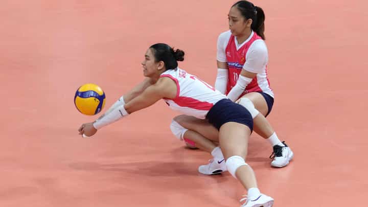 Alyssa Valdez refuses to give up a point in leading Creamline to a 25-15, 26-24, 25-19 victory over Galeries Tower in their PVL All-Filipino Conference match on Thursday at the Philsports Arena in Pasig.