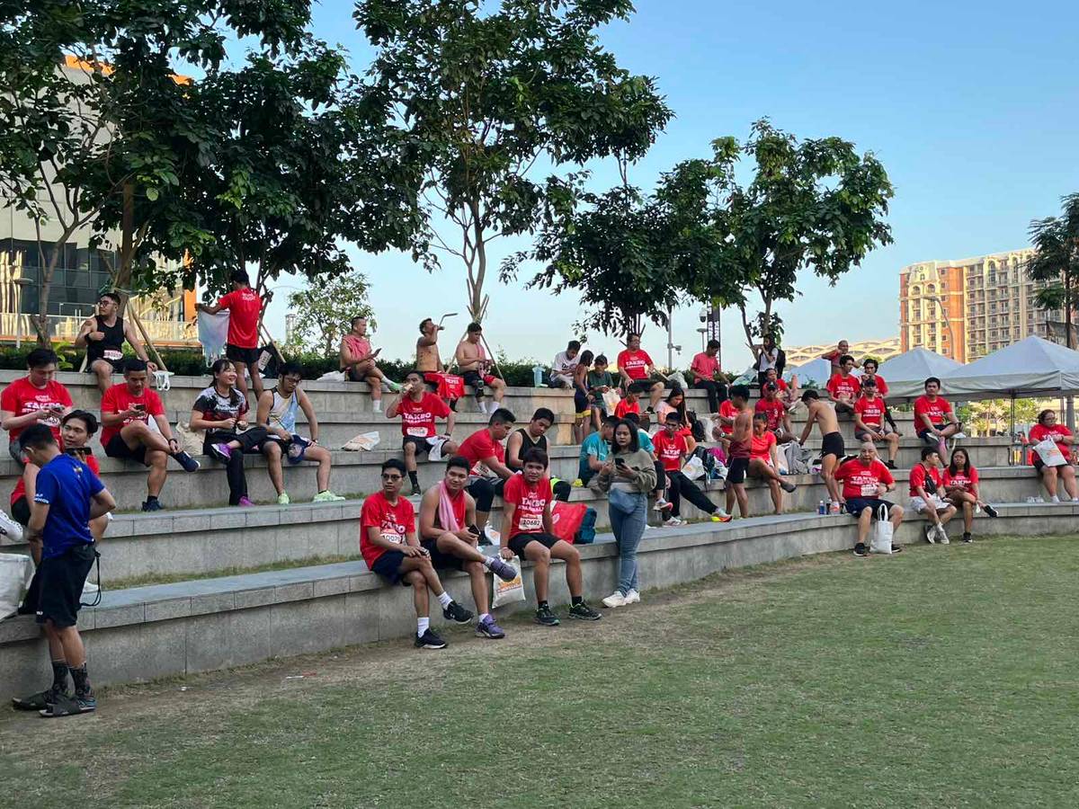 Participants of Home Credit’s Takbo #ParaSaLife marathon take a break after completing their respective distances — 1K, 3K, 5K, and 10K — on Sunday, 16 February, at Parqal, Parañaque City.