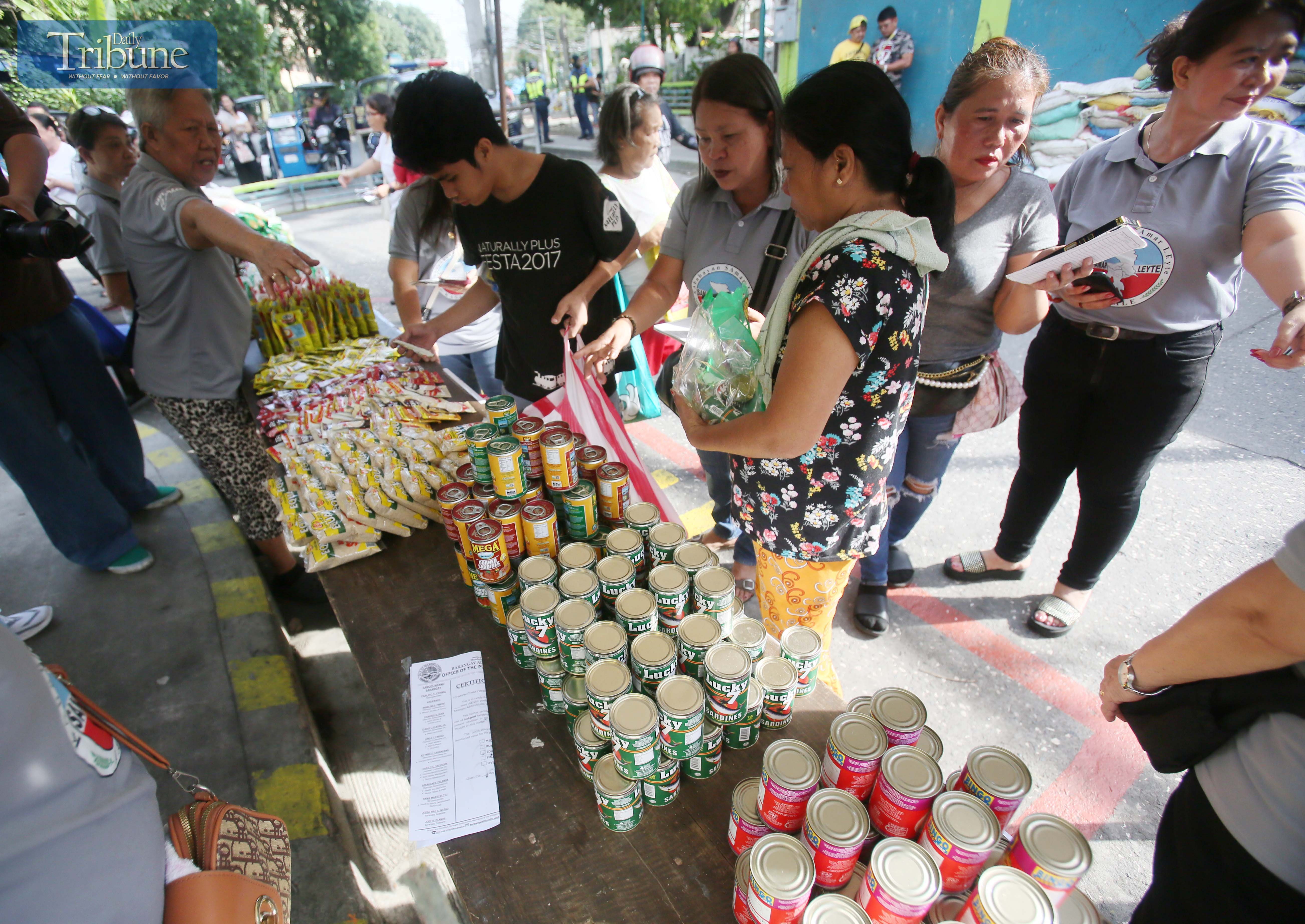 Exchanging recyclables for food in Mandaluyong