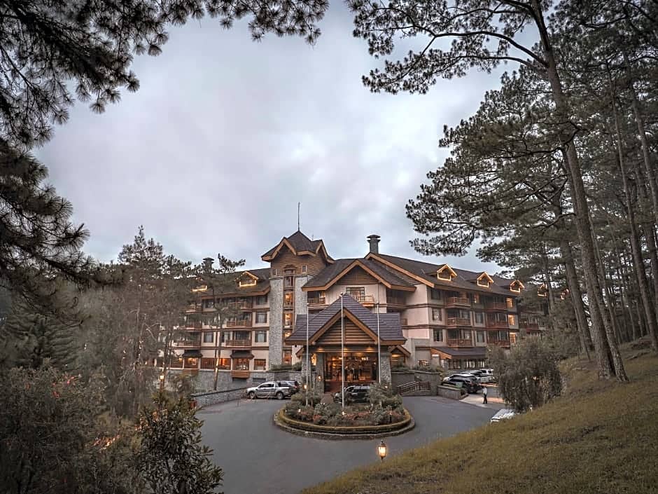 the hotel combines the natural beauty of the surroundings with sophisticated comfort and warm hospitality.