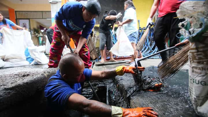 On Saturday, 22 February 2025, Barangay officials conducted a “Sabado Linis Day” to clean drainages as part of their continuing effort to rid their community of Dengue-carrying mosquitoes at Barangay Addition Hills in Mandaluyong City.