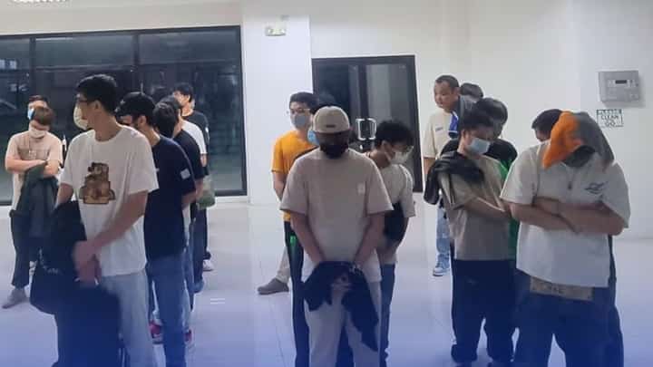 Another batch of illegal POGO workers consisting of 23 Chinese and 3 Malaysians were deported by the Bureau of Immigration on Friday evening at NAIA Terminal 1