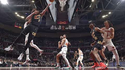 Craig Porter #9 of the Cleveland Cavaliers drives to the basket during the game against the New York Knicks on 21 February 2025 at Rocket Arena in Cleveland, Ohio.