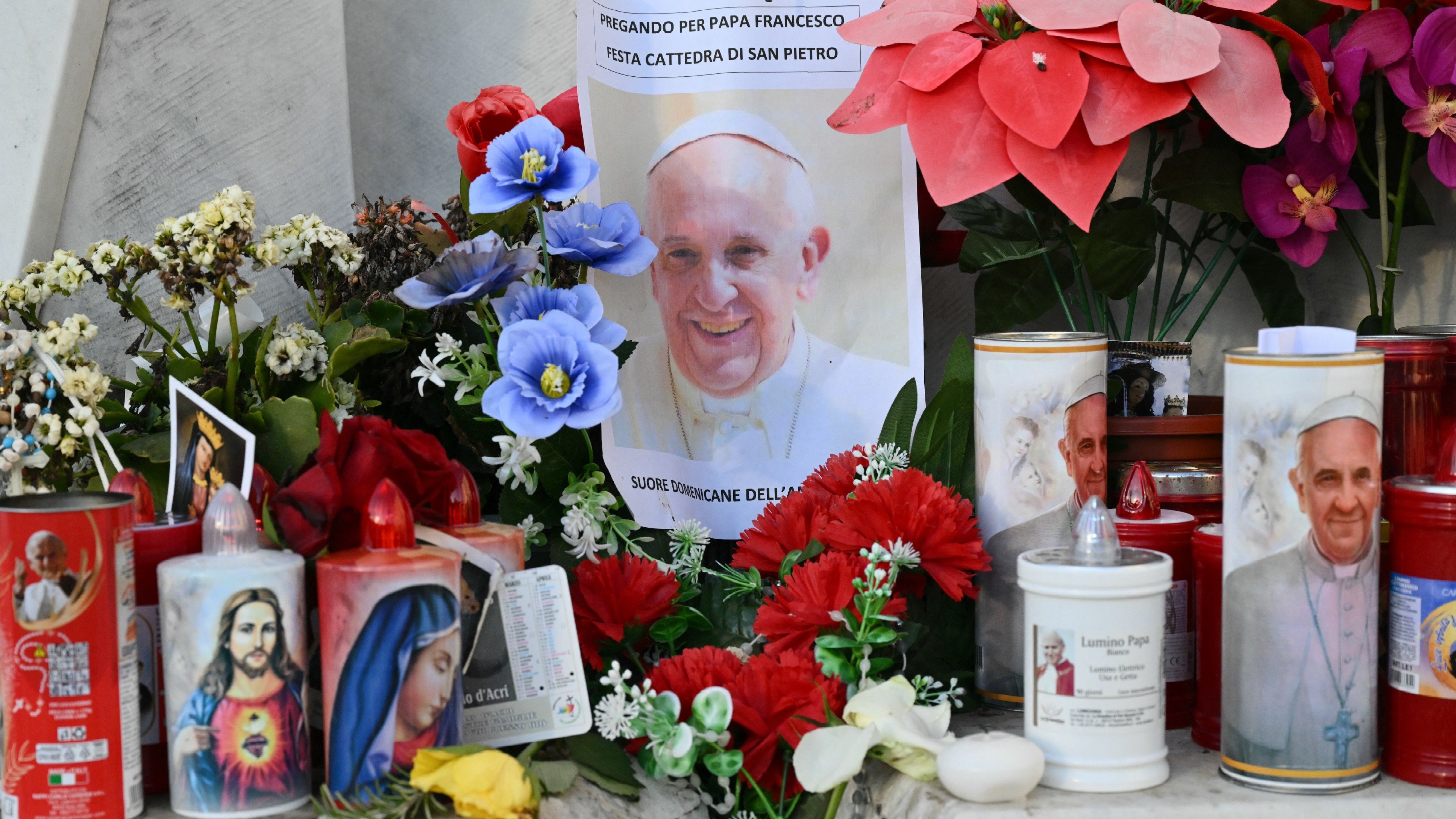 Pope's condition remains 'critical': Vatican