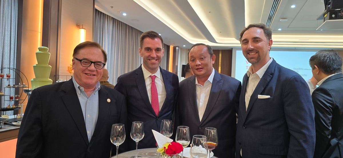 Hoteliers. Brian Connelly of JPark Island Resort , Dave Junker of Shangri-La Mactan, Simon Chew of Movenpick and Maximilian Schwalbe of Marco Polo Plaza.