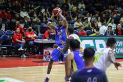 FIRST BLOOD DRAWN: Tropang Giga tighten defensive screws, post 1-0 lead