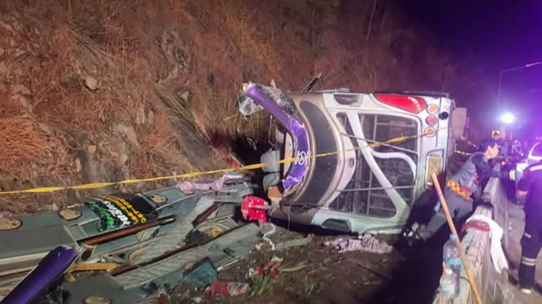 Bus crash in Thailand kills 18