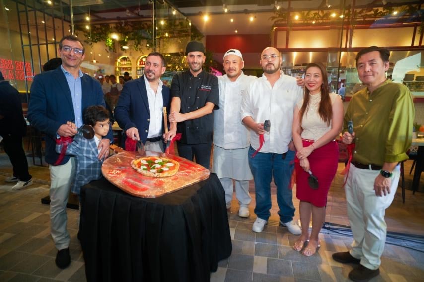 (FROM left) Francesco Parenti, Rossopomodo business partner in the Philippines; Giuseppe Albero, global brand ambassador; Chef Marco Lentino, operations chef; Chef Jonathan Marchello, master Pizzaiolo; VR del Rosario; Liza Lachica, general manager for Rossopomodoro Philippines; Perkin Bentley O. So, senior assistant vice president of operations.
