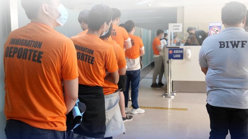 BI deports 98 Chinese nationals