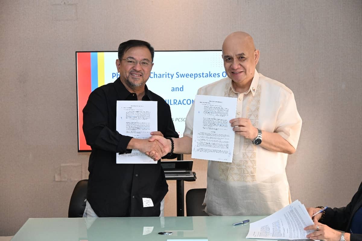 PCSO General Manager Melquiades A. Robles (left) and Philippine Racing Commission (PHILRACOM) Chairman Aurelio P. De Leon shows the signed Memorandum of Agreement (MOA)