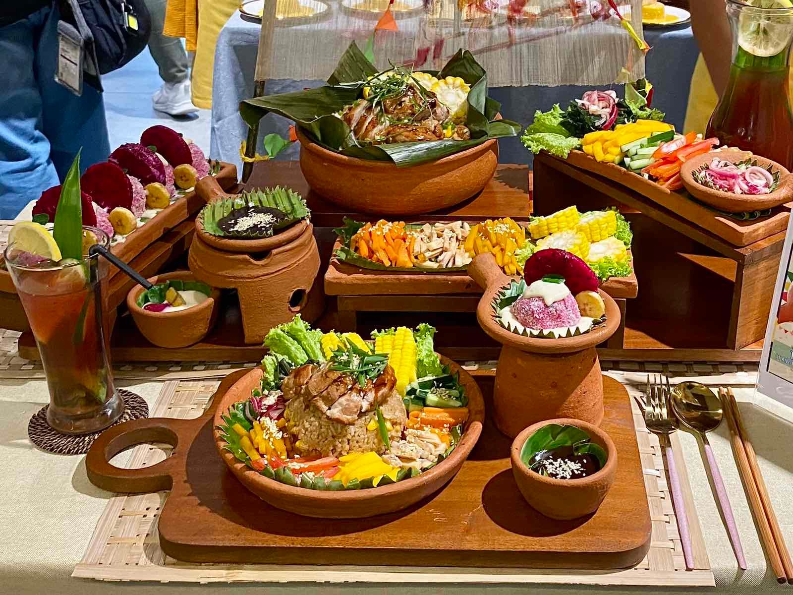 One Pot Wonder, a chicken-rice-veggies bibimbap, Veggie Fiesta, and Tropical Magic Juice (AKLAN).