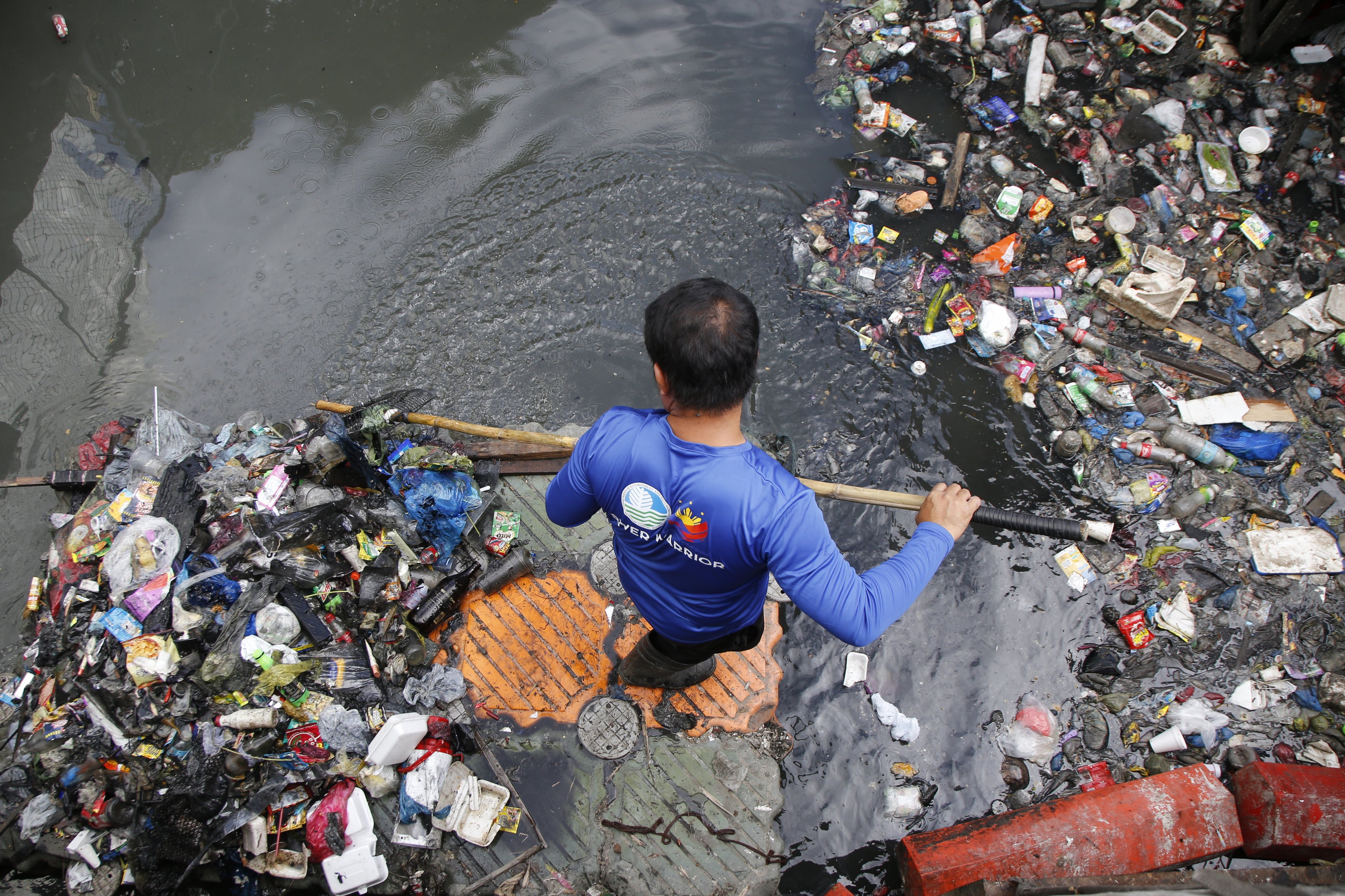 MMDA collects 48 tons of trash from Caloocan creek