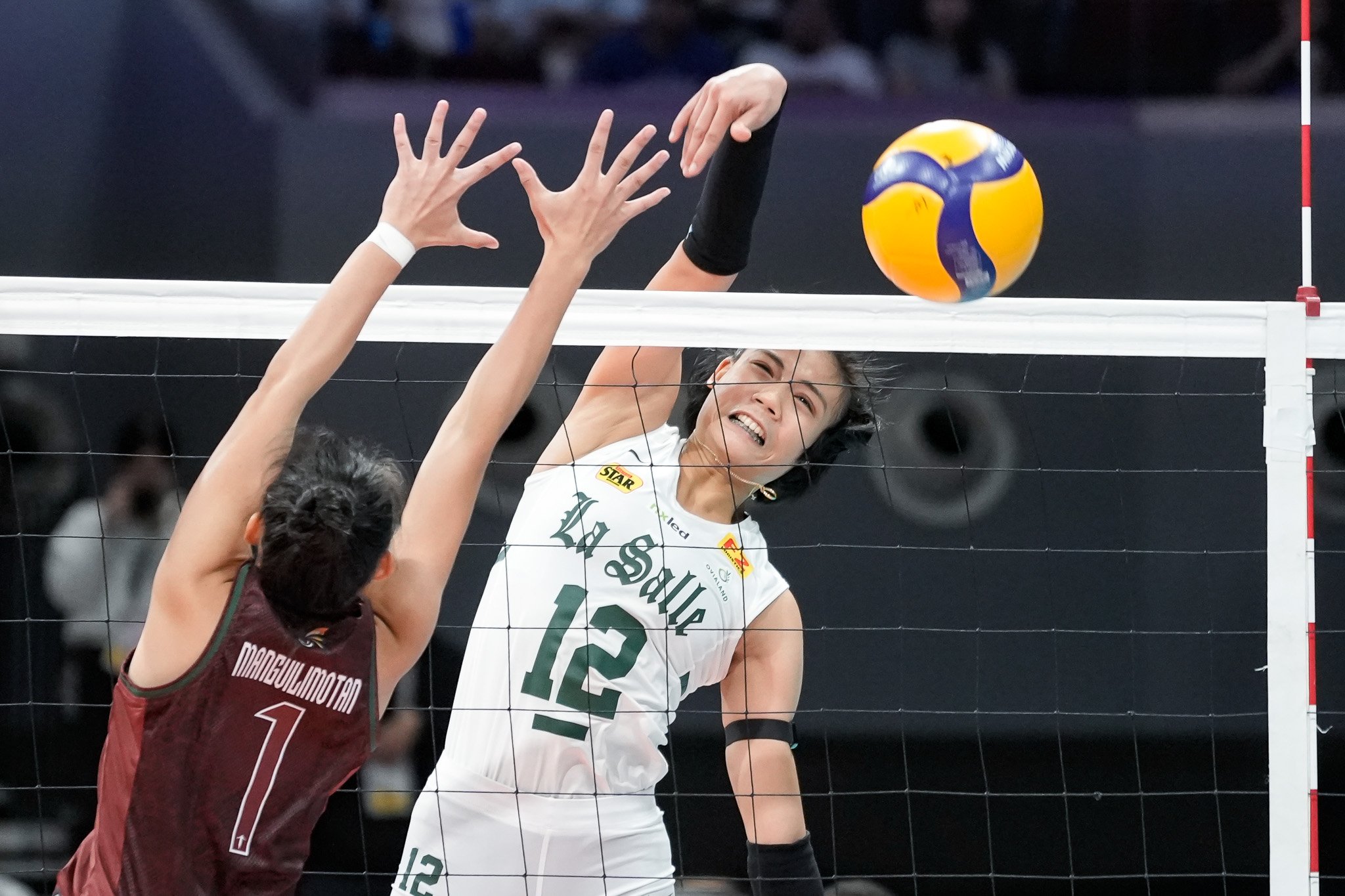 RAIN OF ARROWS: Canino powers La Salle past UP