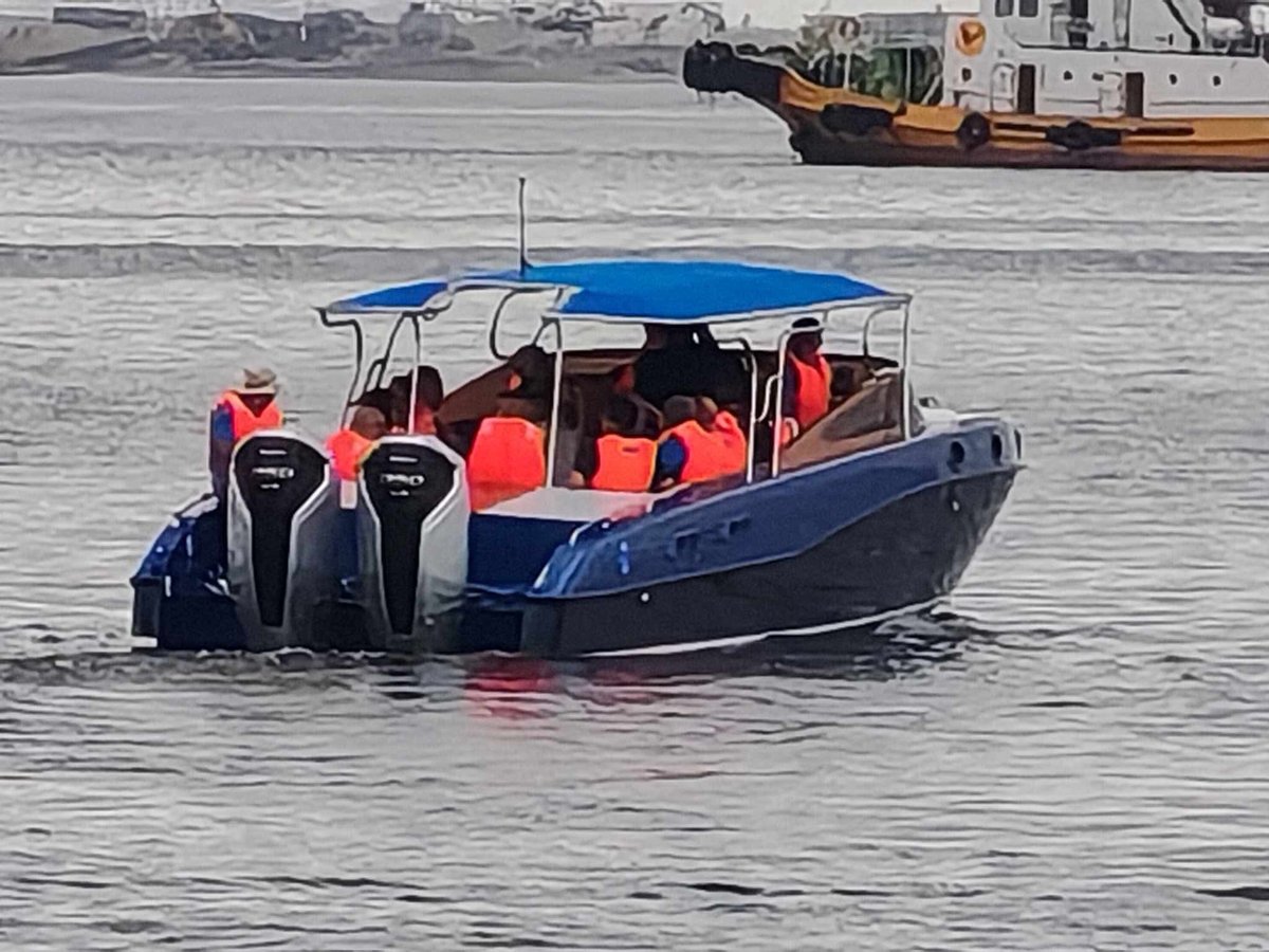 HONDA BF350 outboard engines power a boat, takes passengers on a test ride during the Philippine launch event.