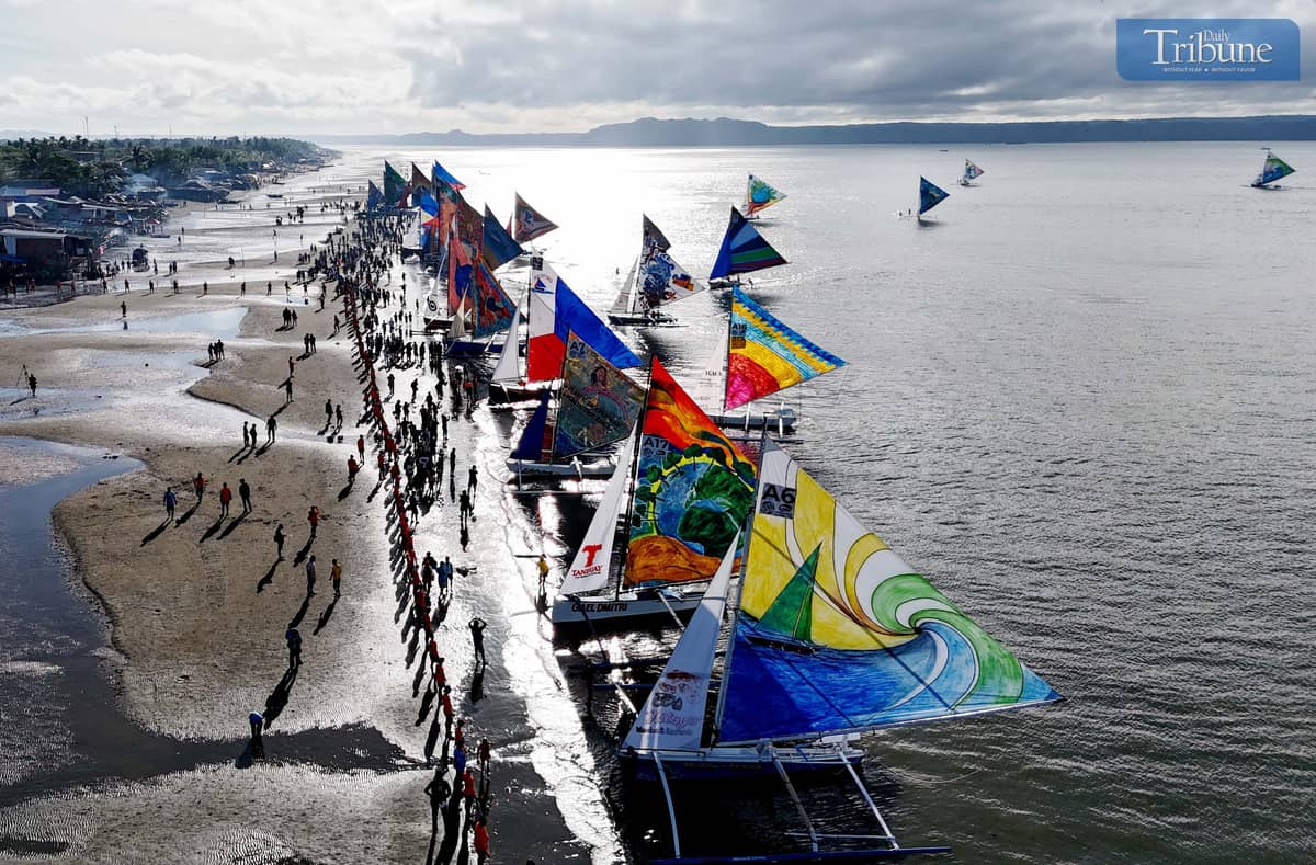 On Sunday, 2 March 2025, vibrant paraw boats set sail from the shores of Arevalo district in Iloilo City to kick off the 52nd Paraw Regatta Festival. Recognized as the largest and longest sailing competition in Southeast Asia, the event features a 30-kilometer race from Villa Beach to Guimaras Island and back. Established in 1973, the festival highlights the traditional double-outrigger boats, celebrating their importance in Ilonggo maritime heritage