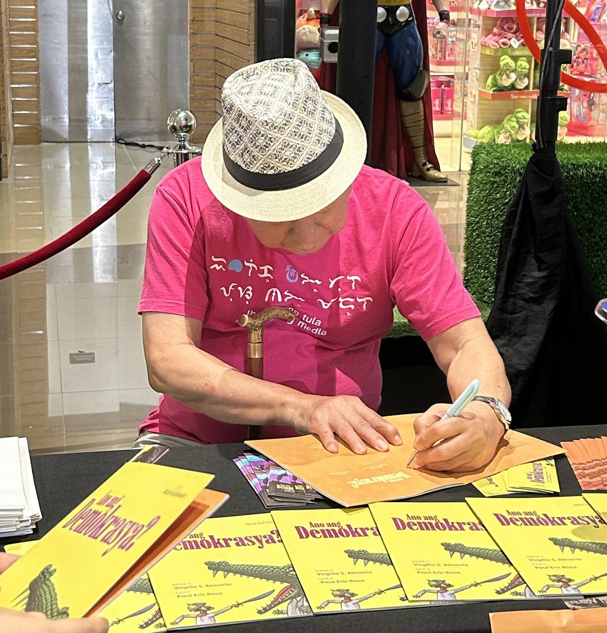 National Artist for Literature Virgilio Almario signing his books.