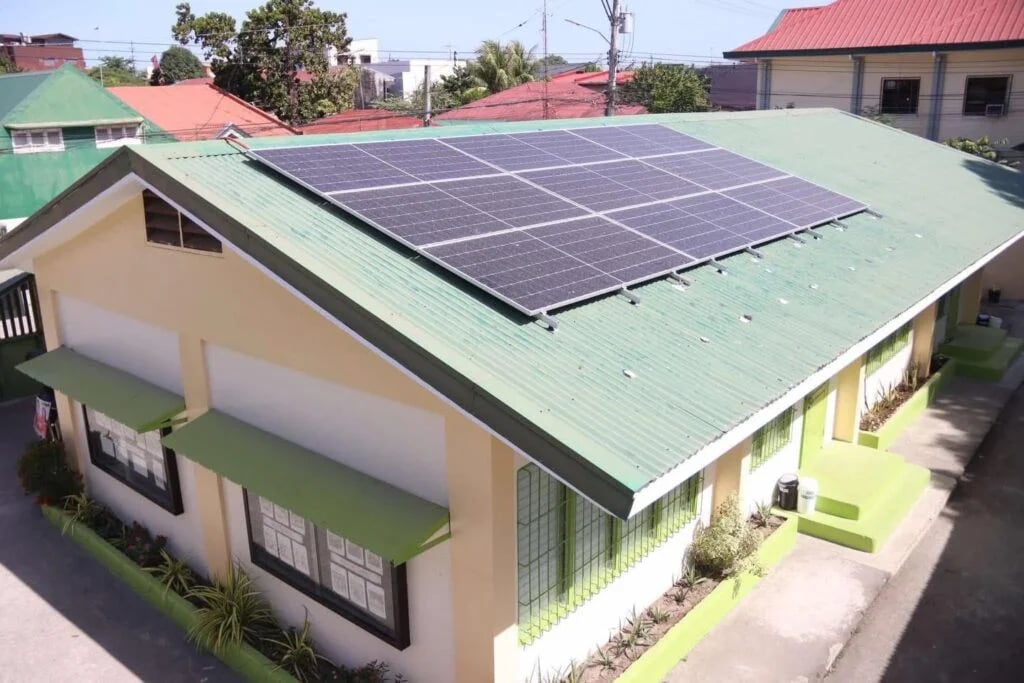 Angeles opens first solar-powered
public school